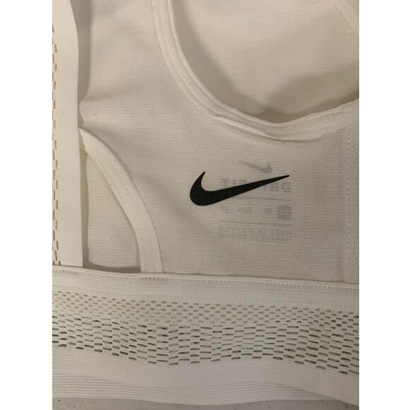 Nike Women’s XS Swoosh Ultrabreathe Sports Bra, White - Picture 3 of 6
